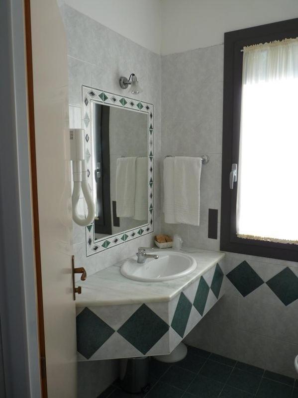 Hotel Gambrinus Лидо ди Йезоло Екстериор снимка