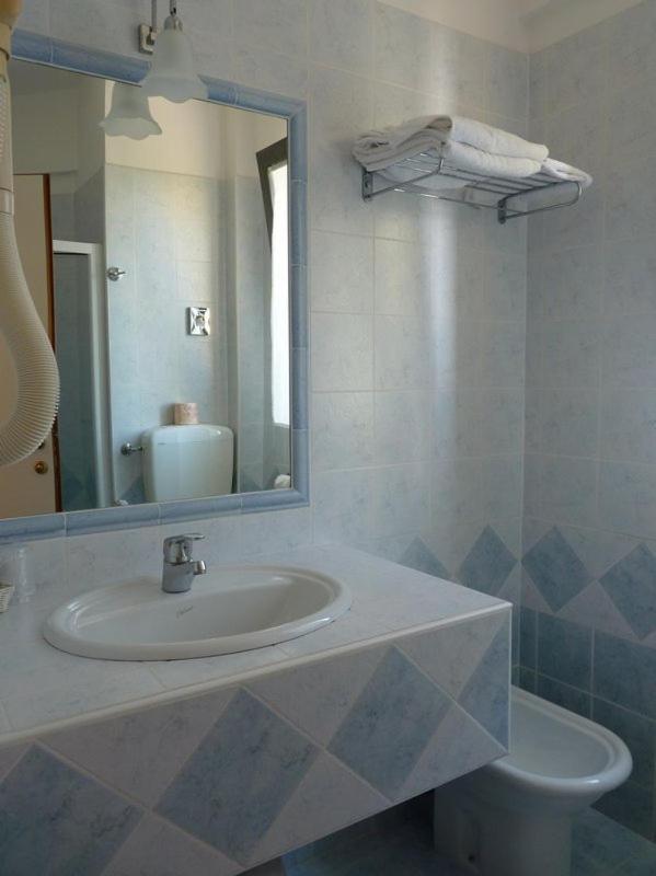 Hotel Gambrinus Лидо ди Йезоло Екстериор снимка