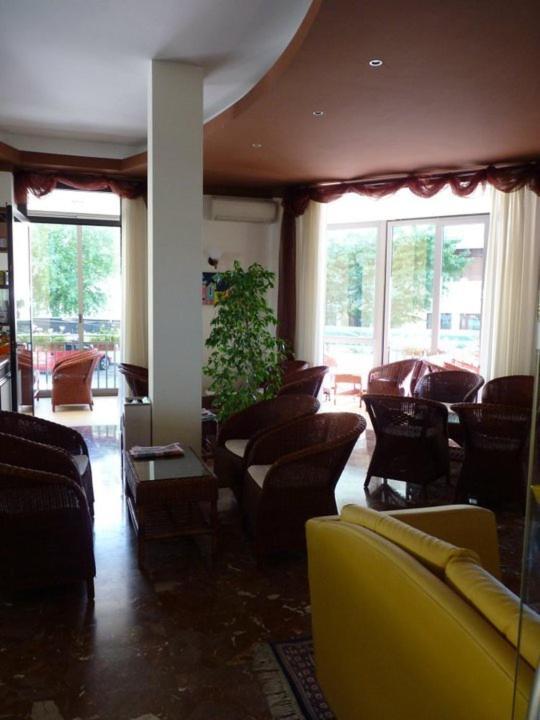 Hotel Gambrinus Лидо ди Йезоло Екстериор снимка