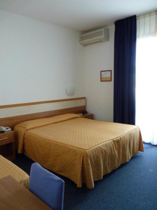 Hotel Gambrinus Лидо ди Йезоло Стая снимка
