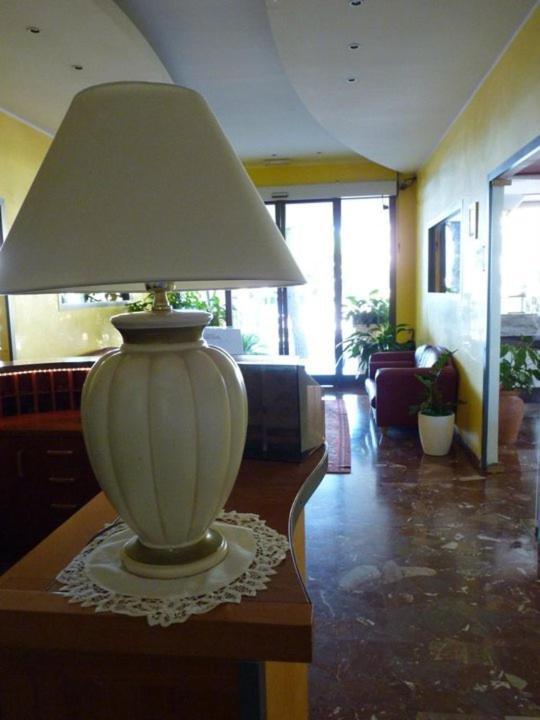 Hotel Gambrinus Лидо ди Йезоло Екстериор снимка
