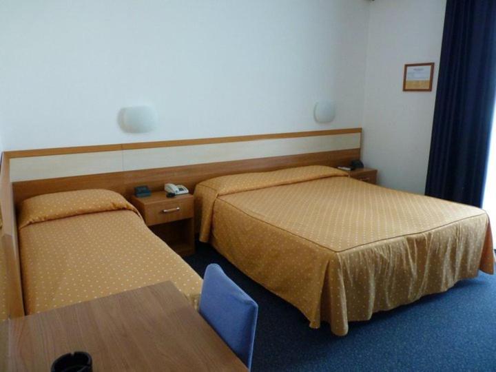 Hotel Gambrinus Лидо ди Йезоло Екстериор снимка