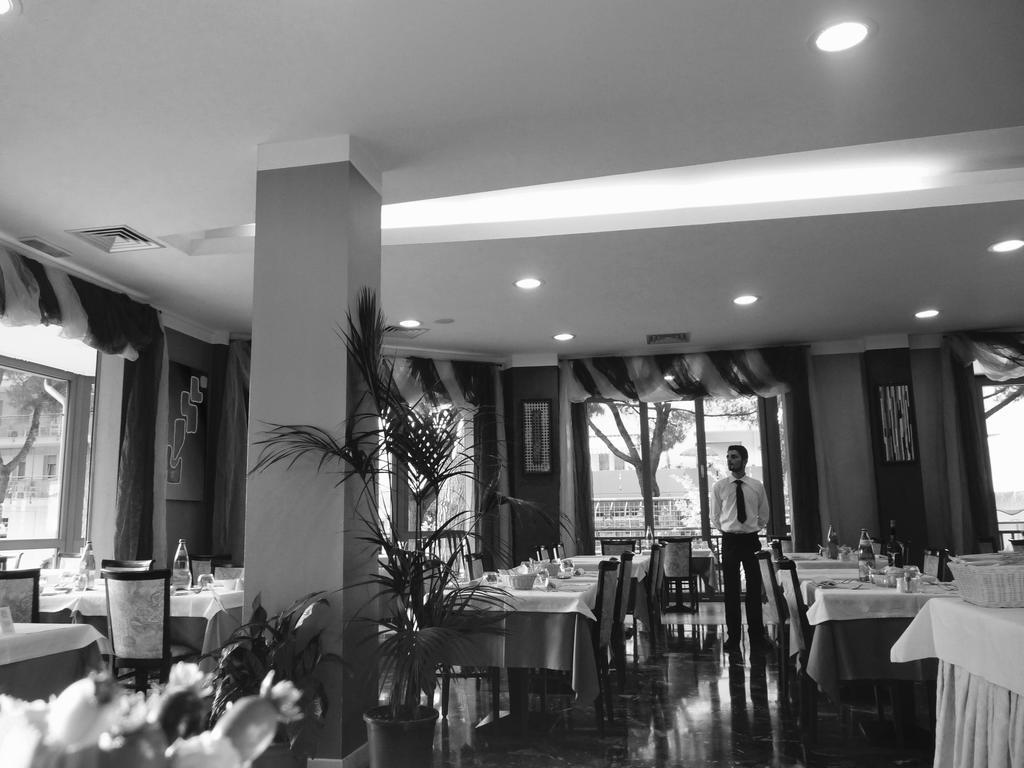 Hotel Gambrinus Лидо ди Йезоло Екстериор снимка