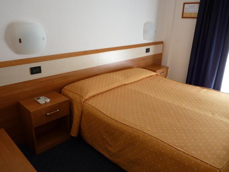 Hotel Gambrinus Лидо ди Йезоло Стая снимка