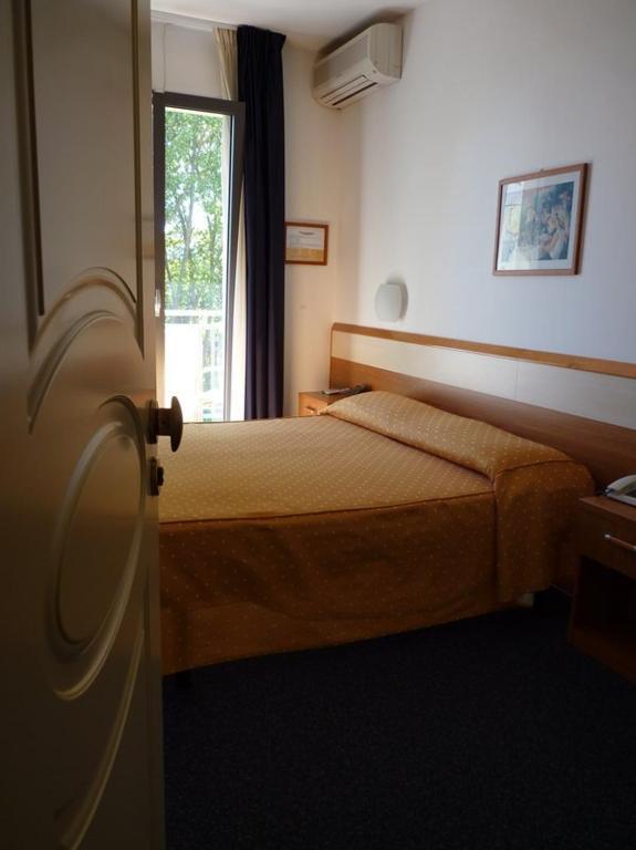 Hotel Gambrinus Лидо ди Йезоло Екстериор снимка
